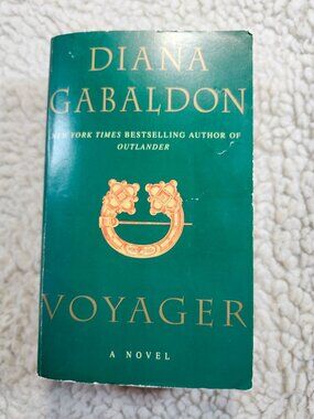 Diana Gabaldon Voyager Paperback 2001 Seal Books Edition Used Fiction Novel